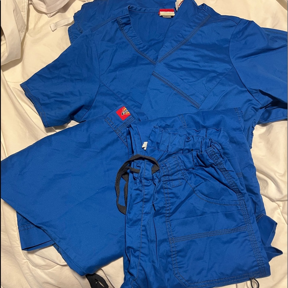 Blue uniforms bundle 3 sets this is the approved color for an HCA facility